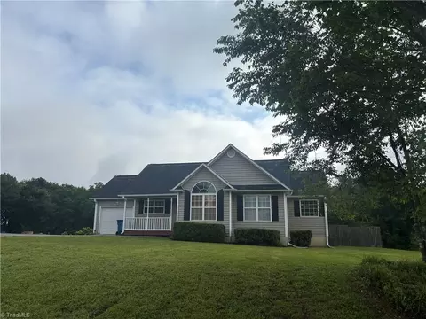 139 Elmwood St, Mocksville, NC 27028