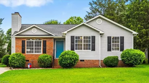 3913 Waldon Ct, High Point, NC 27265 photo 2