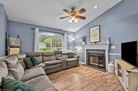 3913 Waldon Ct, High Point, NC 27265 photo 6