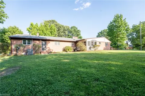 300 Pine Ridge Dr, High Point, NC 27262 photo 28