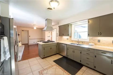 300 Pine Ridge Dr, High Point, NC 27262 photo 11