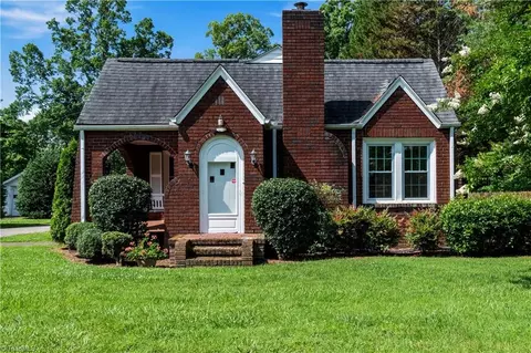 7090 Reynolda Rd, Pfafftown, NC 27040