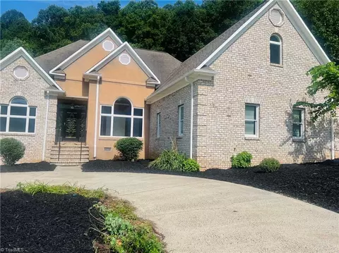 590 Turner Mountain Rd, Mount Airy, NC 27030