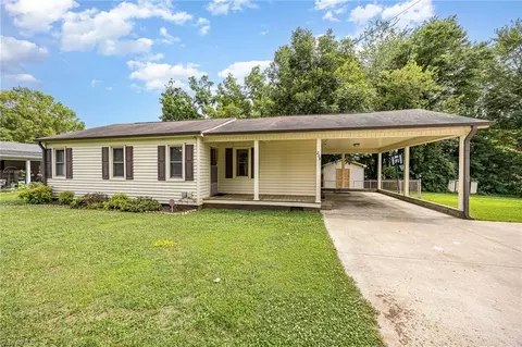 208 Maple St, Yadkinville, NC 27055