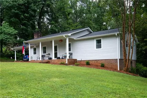 216 Brookwood Dr, Elkin, NC 28621