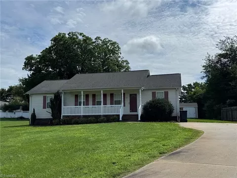 189 Lochshire Ln, Woodleaf, NC 27054
