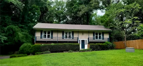 166 Creekwood Dr, Advance, NC 27006