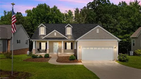 7 Roselynn Ln, Thomasville, NC 27360