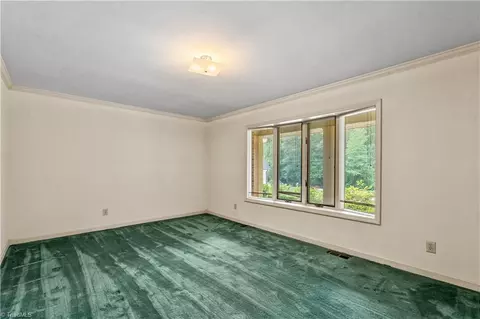 1118 Tangle Ln, High Point, NC 27265 photo 2