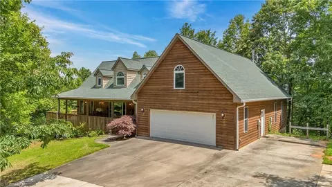 326 Rosebrier Rd, Boomer, NC 28606