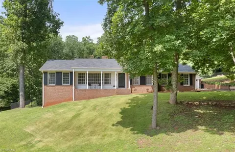 5410 Palisade Dr, Pfafftown, NC 27040
