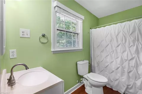 Bath - 1509 Heathcliff Rd, High Point, NC 27262 photo 4 of 7