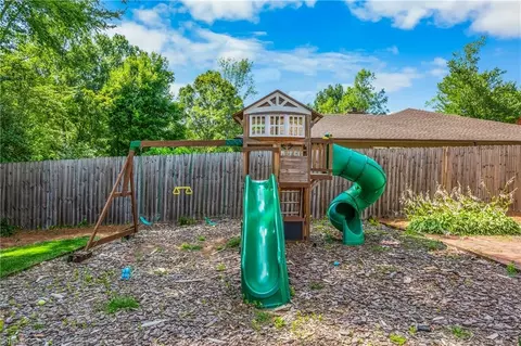 Exterior - 1509 Heathcliff Rd, High Point, NC 27262 photo 10 of 11