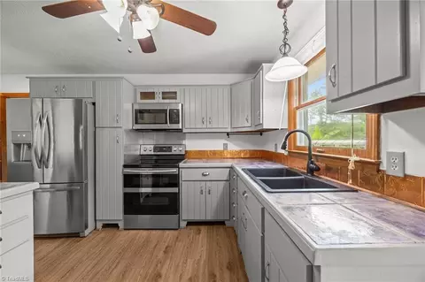 Kitchen - 1342 Bescher Chapel Rd, Trinity, NC 27370 photo 2 of 4
