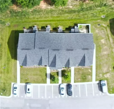 442 Sandybrooke Dr, High Point, NC 27265 photo 3