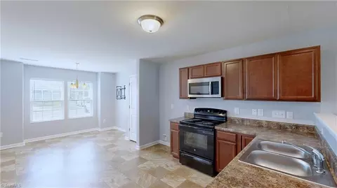 442 Sandybrooke Dr, High Point, NC 27265 photo 9
