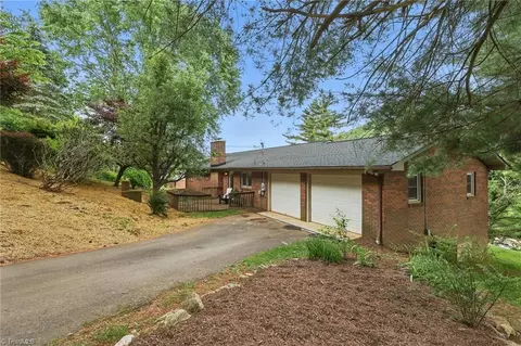 174 Sunny Knoll Ln, Boone, NC 28607