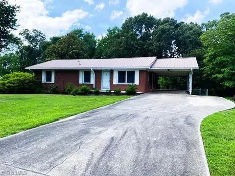 5804 Erwinwood Dr, High Point, NC 27263