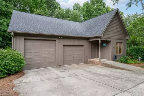 598 Ridgehaven Dr, Winston Salem, NC 27104