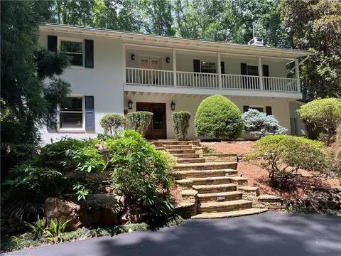 590 Knob View Dr, Winston Salem, NC 27104