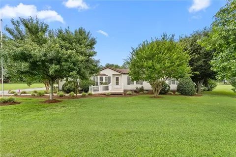 6643 Foster Rd, Whitsett, NC 27377