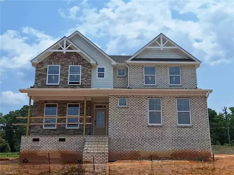 7908 Gander Ct E, Greensboro, NC 27455