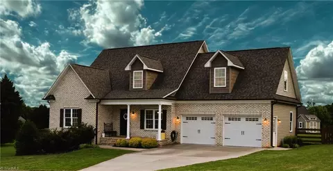 127 Elberon Ct, Mocksville, NC 27028