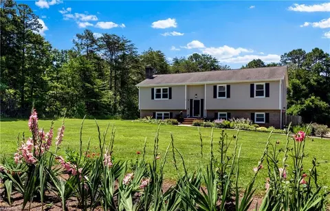 6165 Vienna Dozier Rd, Pfafftown, NC 27040