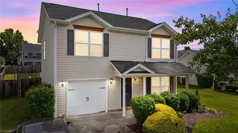 2805 Quail Oaks Dr, Greensboro, NC 27405