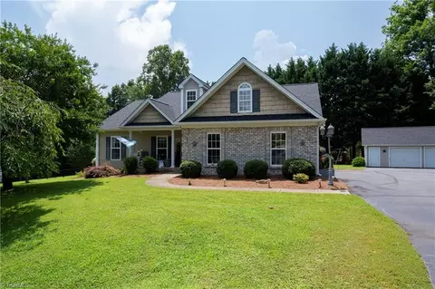 864 Ridge View Ter, Rural Hall, NC 27045