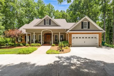 1401 Crashore Ct, Lewisville, NC 27023