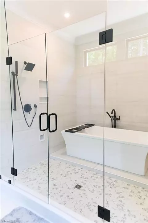 Bath - 1351 Grant Haven Ct, High Point, NC 27265 photo 6 of 7