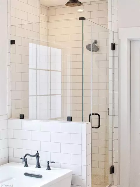 Bath - 1351 Grant Haven Ct, High Point, NC 27265 photo 2 of 7