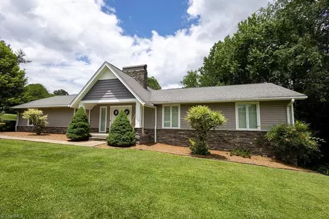 123 Greenbriar St, Mount Airy, NC 27030