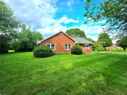 158 Country Club Rd, State Road, NC 28676