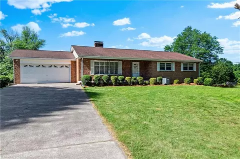 4100 Patsy Dr, Winston Salem, NC 27107 photo 2