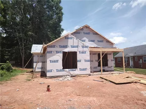 302 Madison St W, Mayodan, NC 27027