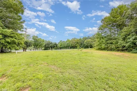 450 Sanford Ave, Mocksville, NC 27028