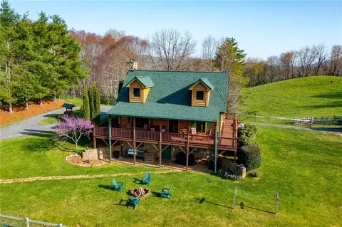 434 Sunny Ln, Crumpler, NC 28617