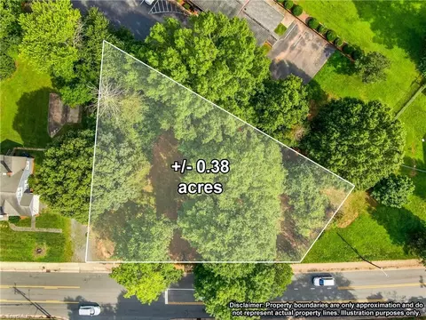 4112 Country Club Rd, Winston Salem, NC 27104