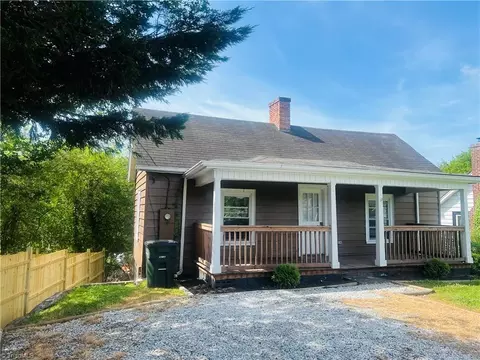 322 Independence Blvd E, Mount Airy, NC 27030