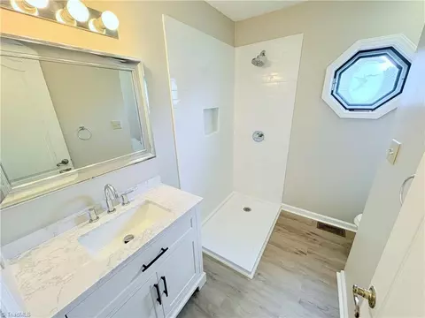 Bath - 204 Maplewood Ct, Trinity, NC 27370 photo 2 of 3