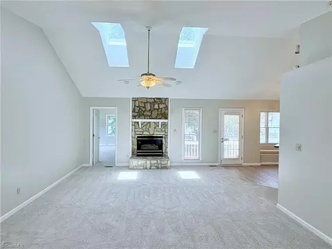 Living - 204 Maplewood Ct, Trinity, NC 27370 photo 2 of 3