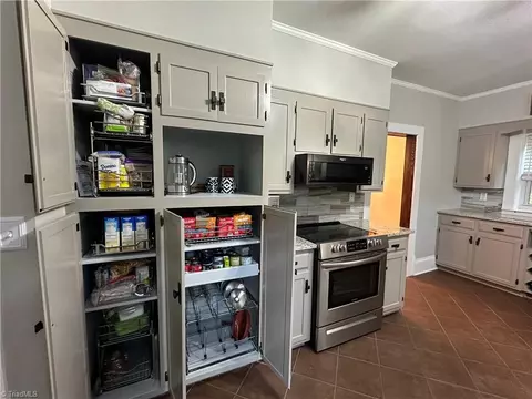 Kitchen - 708 W Main St, Elkin, NC 28621 photo 4 of 6