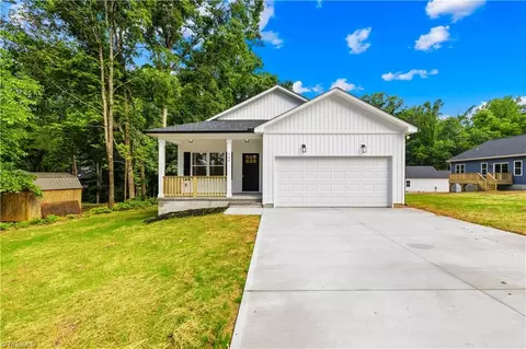 404 Greenbriar Rd S, Statesville, NC 28625