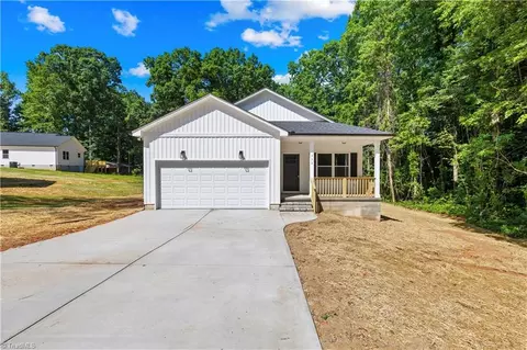 332 Hollingswood Dr, Statesville, NC 28625