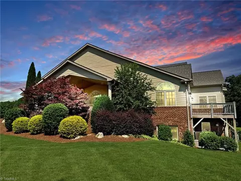 4302 Mossy Wood Cir, Greensboro, NC 27409