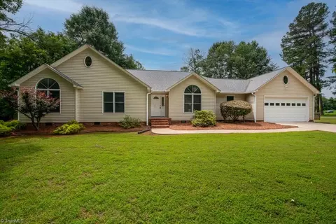 103 Arrowhead Cir, Lexington, NC 27295
