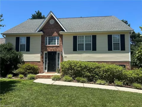 660 Hunters Knoll Rd, Winston Salem, NC 27106