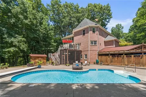 8040 Crosscreek Trl, Pfafftown, NC 27040